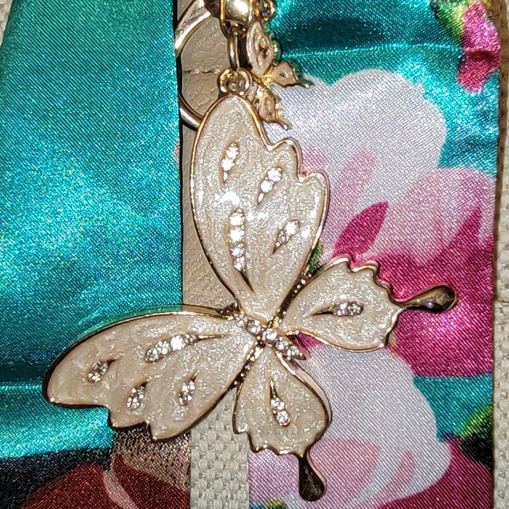 Universal Thread Beige Tote Bag w/ Tulip Or Butterfly Bag Charm - Picture 10 of 13